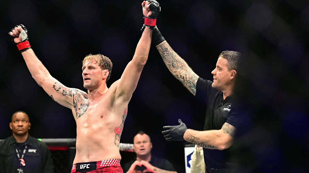 Daniel Cormier Says Alexander Volkov Should Get UFC Title Shot
