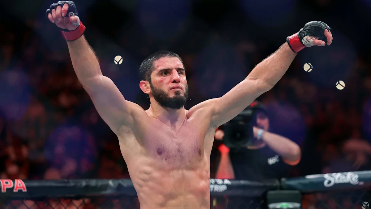 Islam Makhachev Sends Stern Warning to Carlos Prates
