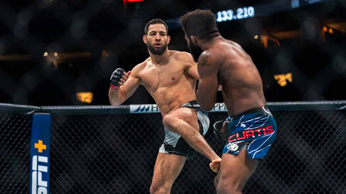 Should MMA really ban those potentially knee-shredding oblique kicks? Mailbag