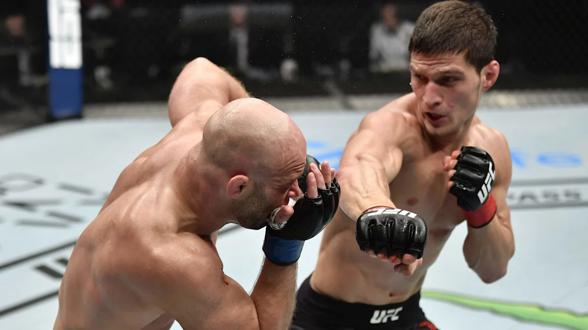 Movsar Evloev Challenges Arman Tsarukyan to Featherweight Bout