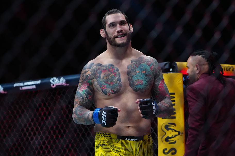 Rodolfo Bellato (blue gloves) before the fight against Luke Fernandez (red gloves) during UFC 326 at T-Mobile Arena.