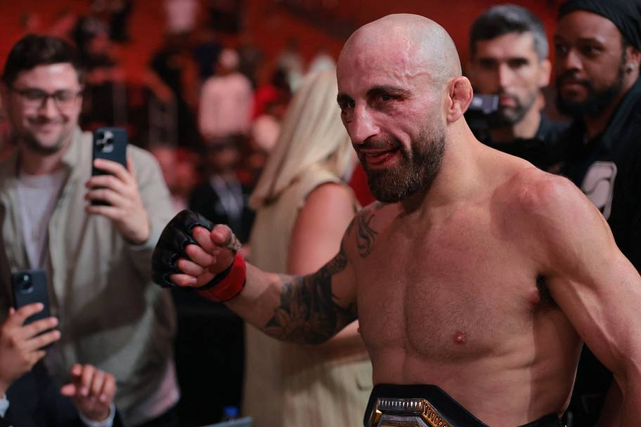 Alexander Volkanovski (red gloves) reacts after defeating Diego Lopes (not pictured) during UFC 314 at Kaseya Center.