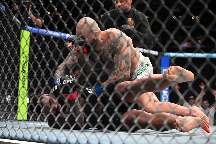 Sean Sharaf (blue gloves) fights Gable Steveson (red gloves) during UFC 331 at Crypto.com Arena.
