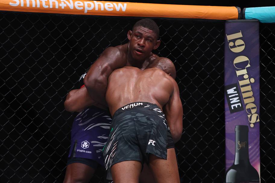 Kamaru Usman (red gloves) fights Joaquin Buckley (blue gloves) during UFC Fight Night at State Farm Arena.