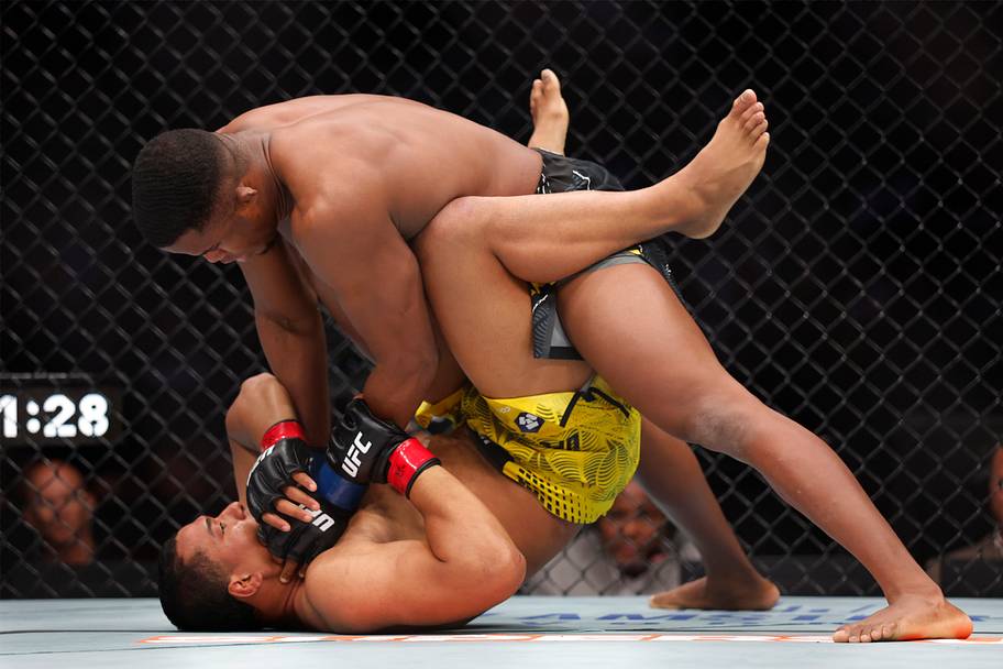 Levi Rodrigues Jr (red gloves) fights Felipe Franco (blue gloves) during UFC Fight Night at Paycom Center.