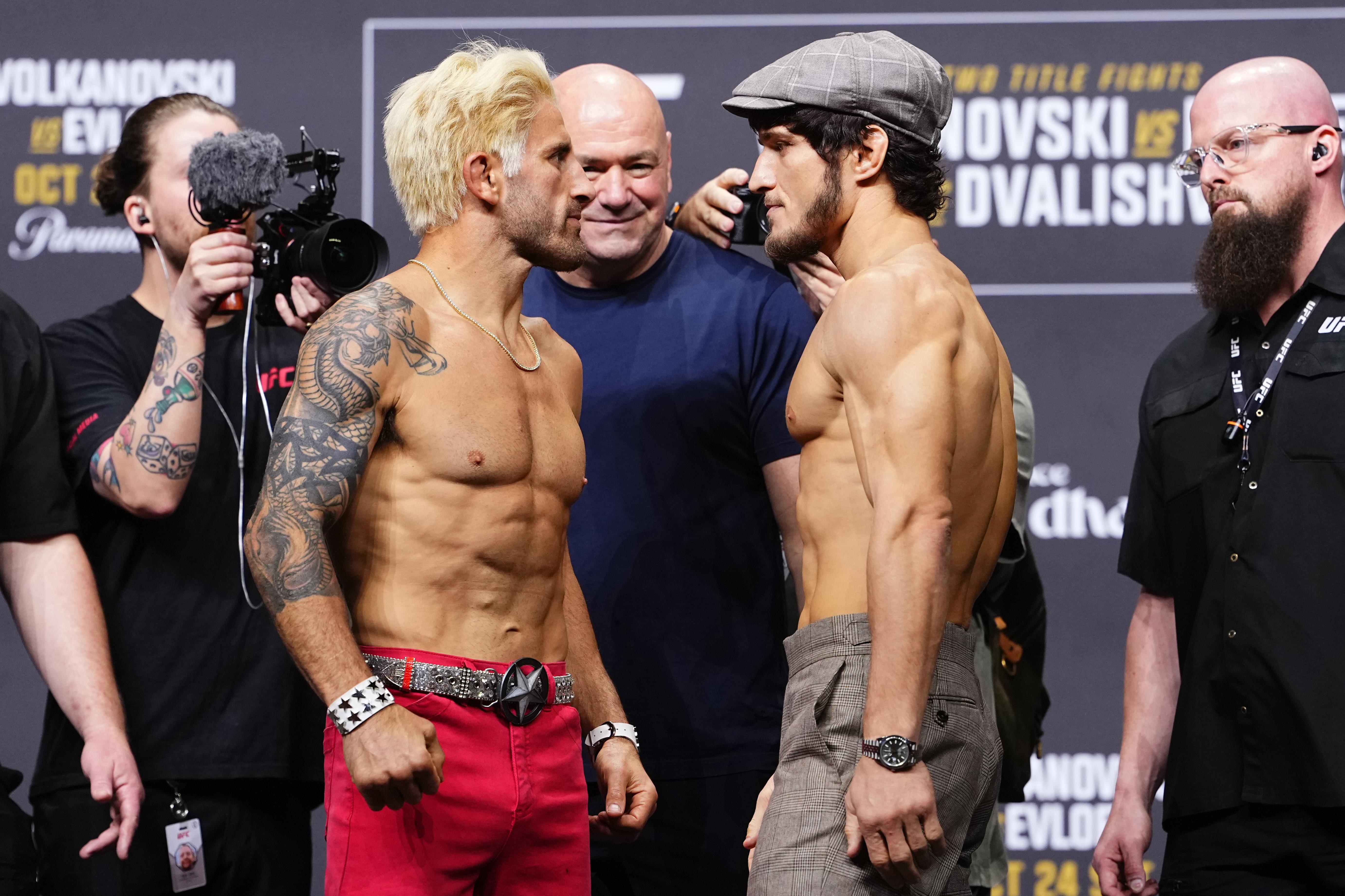 Alexander Volkanovski and Movsar Evloev face off