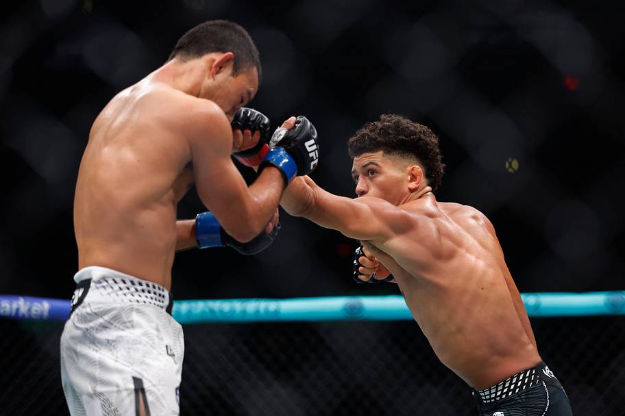 Alden Coria (red gloves) fights Stewart Nicoll (blue gloves) during UFC Fight Night at Paycom Center.