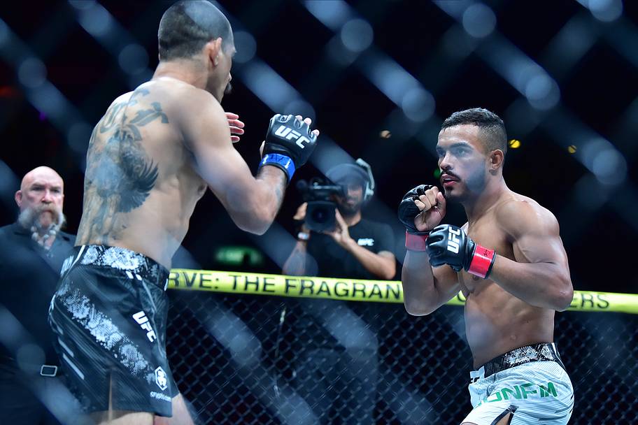 Ismael Bonfim (red gloves) fights Vinc Pichel (blue gloves) during UFC 301 at Rio Arena.