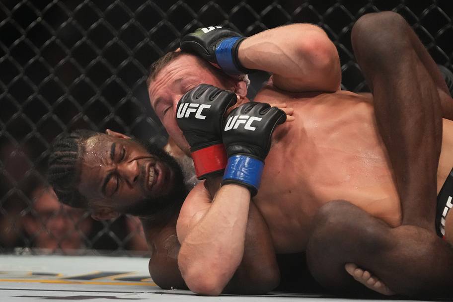 Aljamain Sterling (Red Gloves) fights Petr Yan (Blue Gloves) during UFC 273 at VyStar Veterans Memorial Arena.