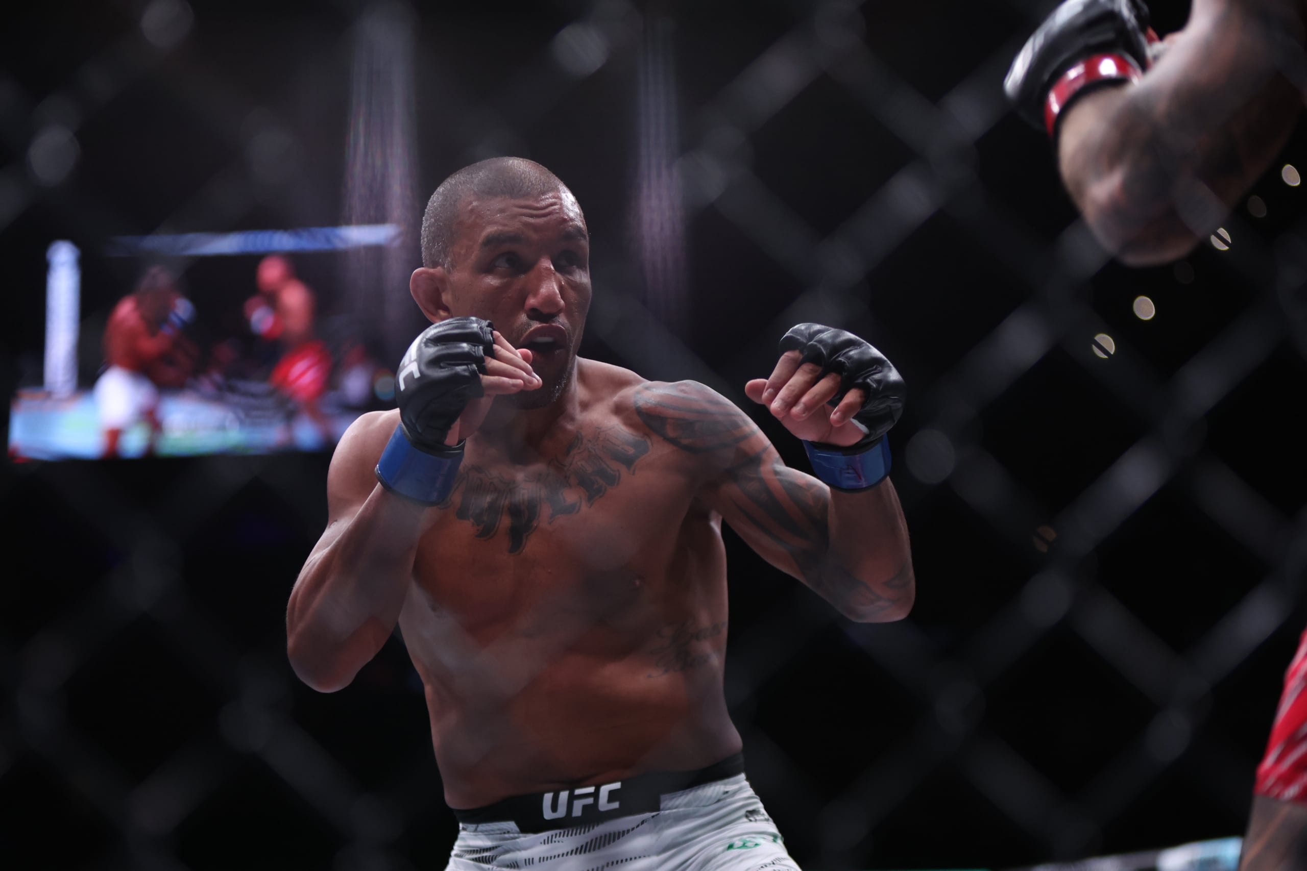 Raoni Barcelos Released From Hospital After Scary UFC Fight Night Collapse, Dana White Breaks Silence On Incident Raoni Barcelos Released From Hospital After Scary UFC Fight Night Collapse, Dana White Breaks Silence On Incident