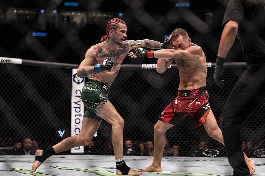 Petr Yan (red gloves) and Sean O'Malley (blue gloves) during UFC 280 at Etihad Arena.