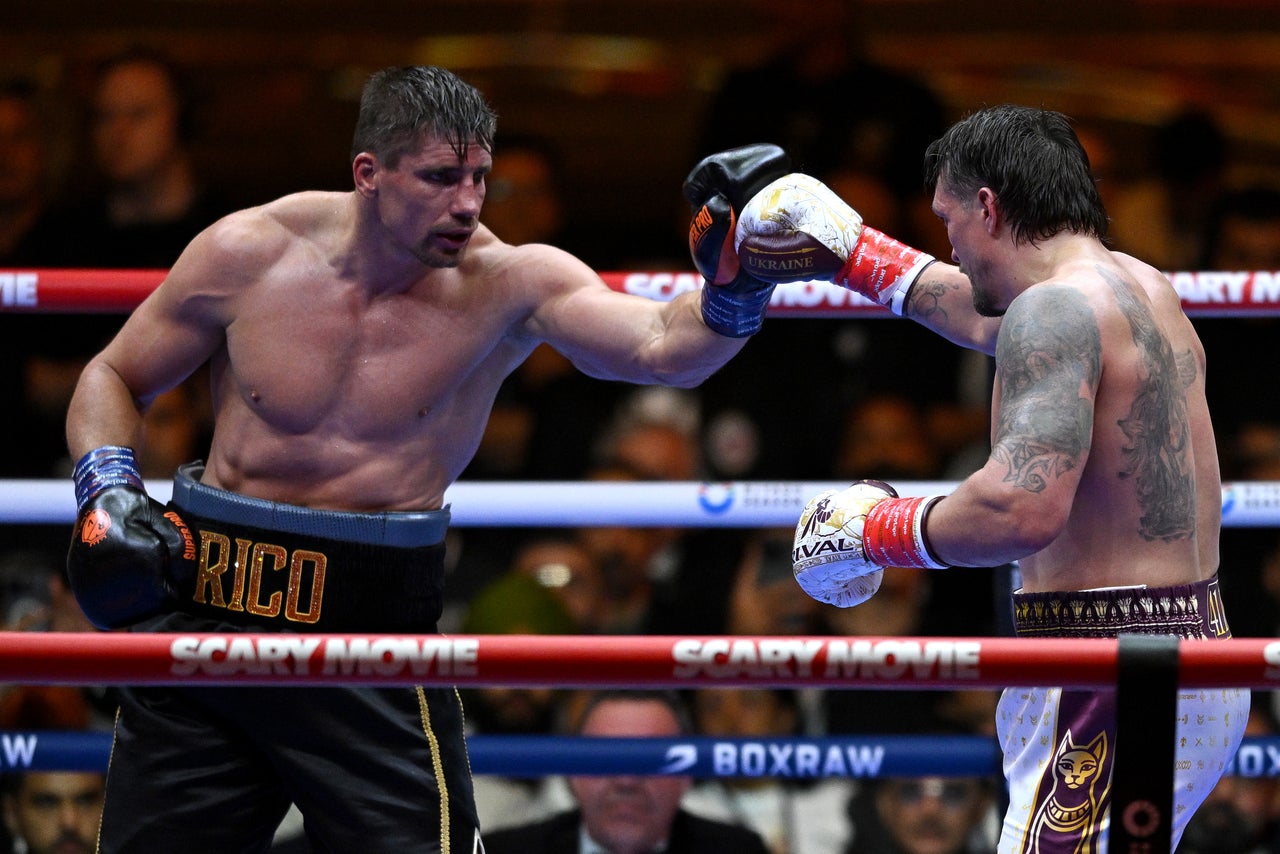 Rico Verhoeven and Oleksandr Usyk touch gloves (Getty)