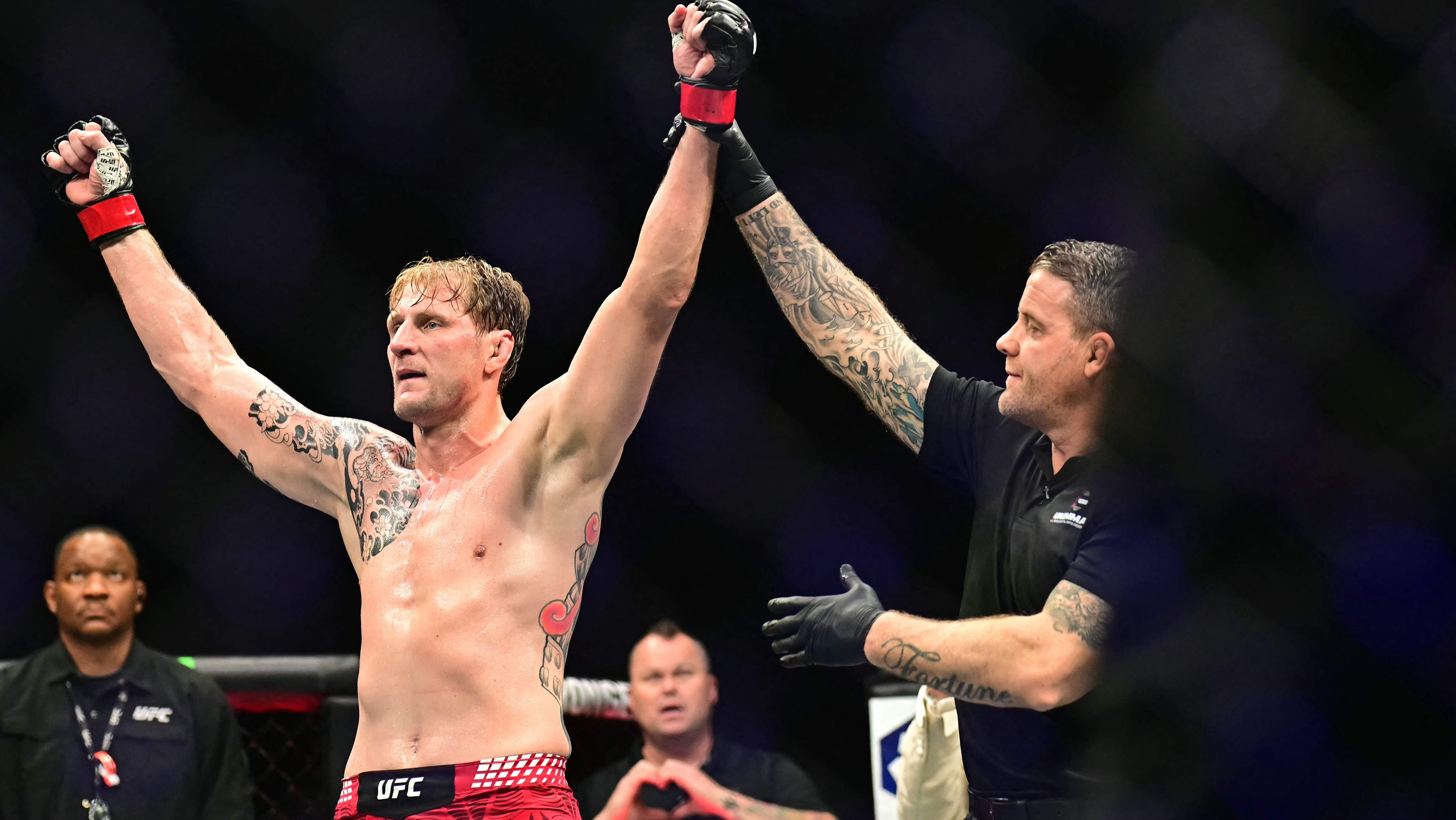 Alexander Volkov UFC Daniel Cormier