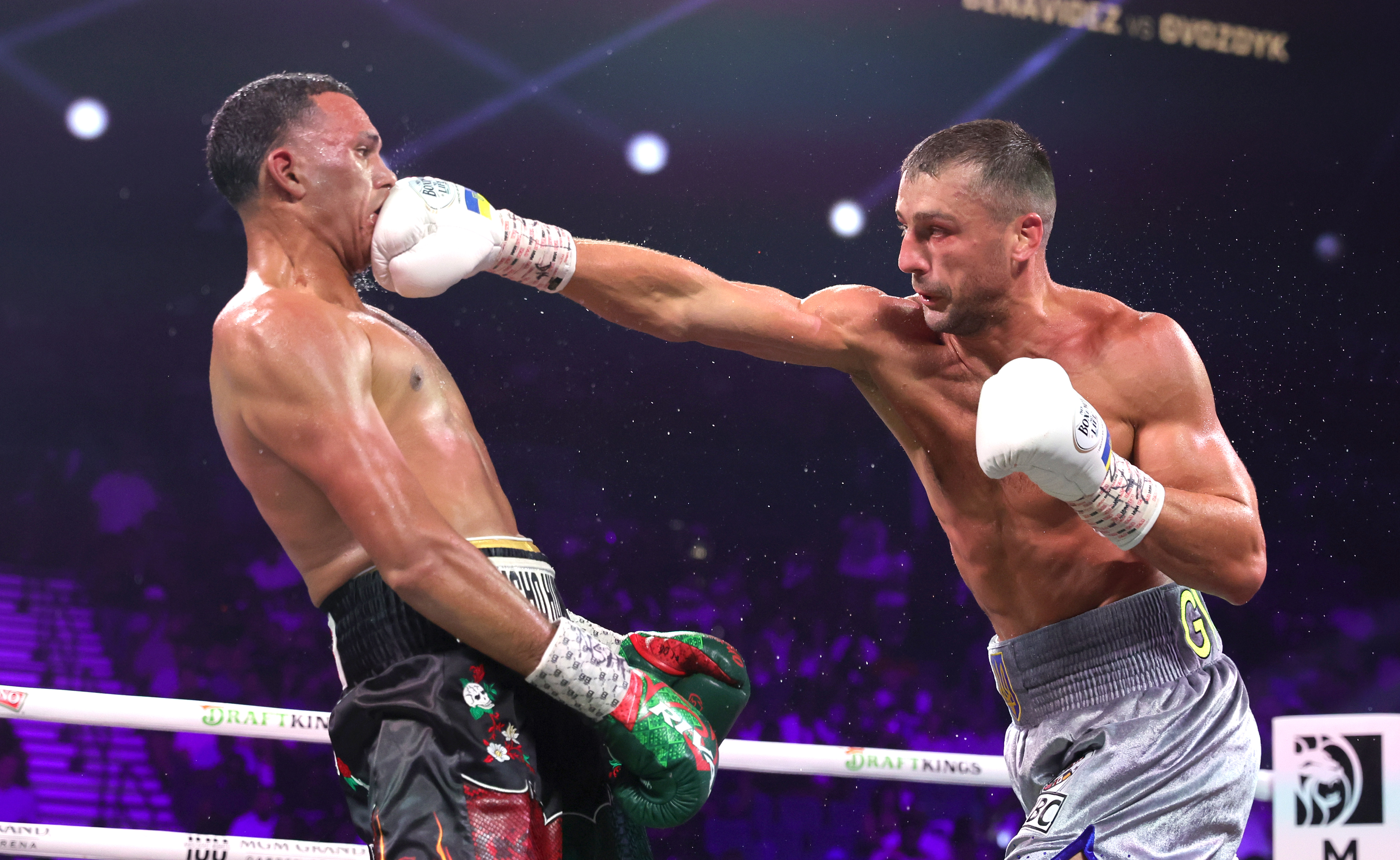 LAS VEGAS, NEVADA - JUNE 15: Oleksandr Gvozdyk (R) connects with a punch on David Benavidez during a fight for an interim WBC light heavyweight title at MGM Grand Garden Arena on June 15, 2024 in Las Vegas, Nevada. Benavidez won the title by unanimous decision. (Photo by Steve Marcus/Getty Images)