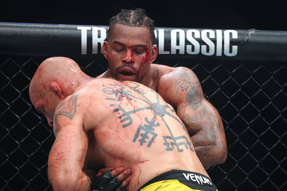 Khaos Williams (red gloves) fights Andreas Gustafsson (blue gloves) during UFC 316 at Prudential Center.