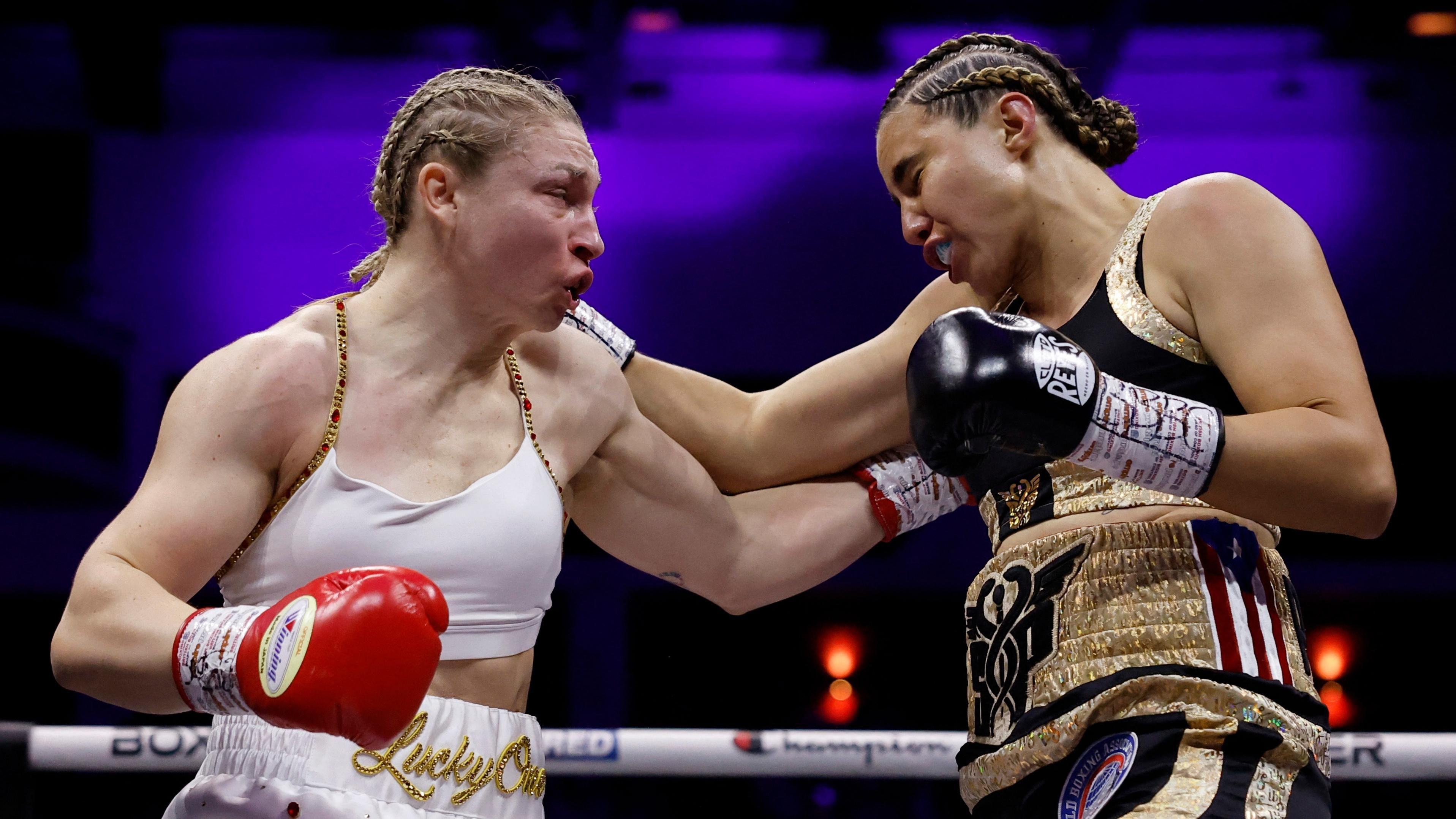 Lauren Price (left) and Stephanie Pineiro Aquino exchange blows