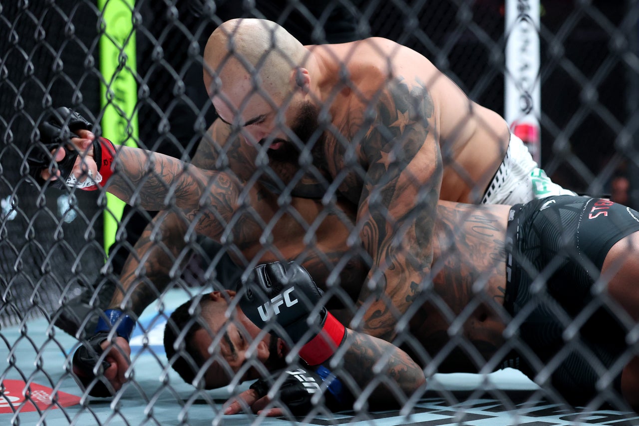 Sean Sharaf (top) was a seismic underdog against Gable Steveson (Getty)