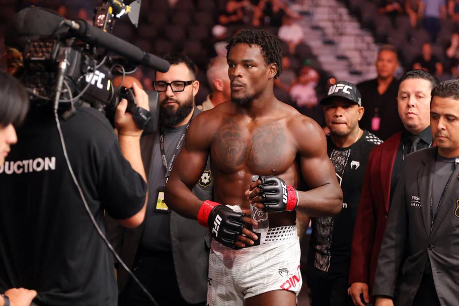 Damian Pinas during UFC 329 at T-Mobile Arena.