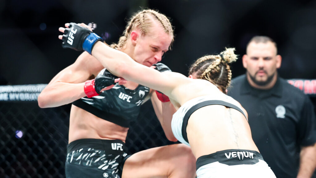 Carli Judice KOs Nicolle Caliari with a knee to the body at UFC 318