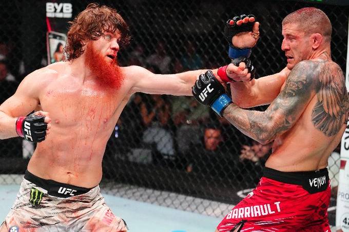 Shara Magomedov during his fight with Marc-Andre Barriault.