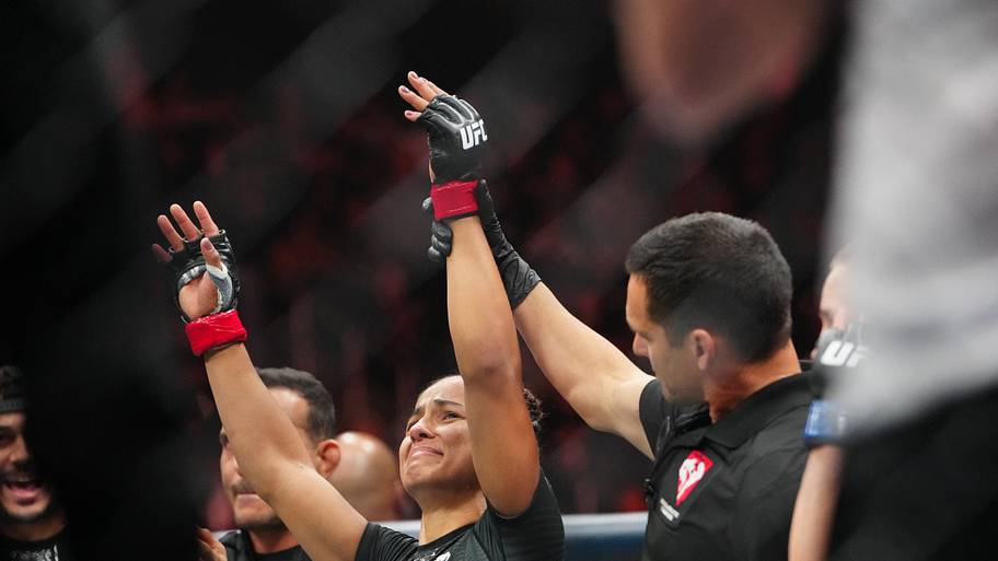 Natalia Silva beats Rose Namajunas at UFC 324.