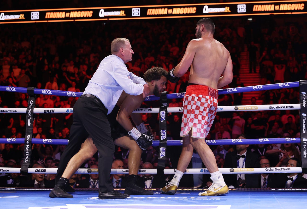 Referee Howard Foster stops the fight as Moses Itauma’s corner throw in the towel (Getty)