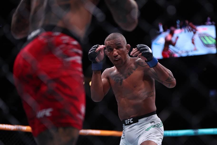 Cody Garbrandt (red gloves) fights Raoni Barcelos (blue gloves) during UFC Fight Night at State Farm Arena.