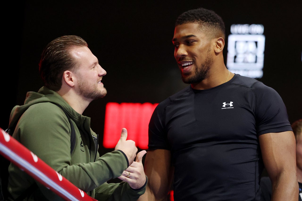 Anthony Joshua with Ben Davison (left) (Getty)