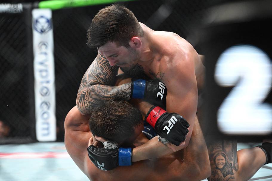 Reinier De Ridder (red gloves) fights Brendan Allen (blue gloves) during UFC Fight Night at Rogers Arena.
