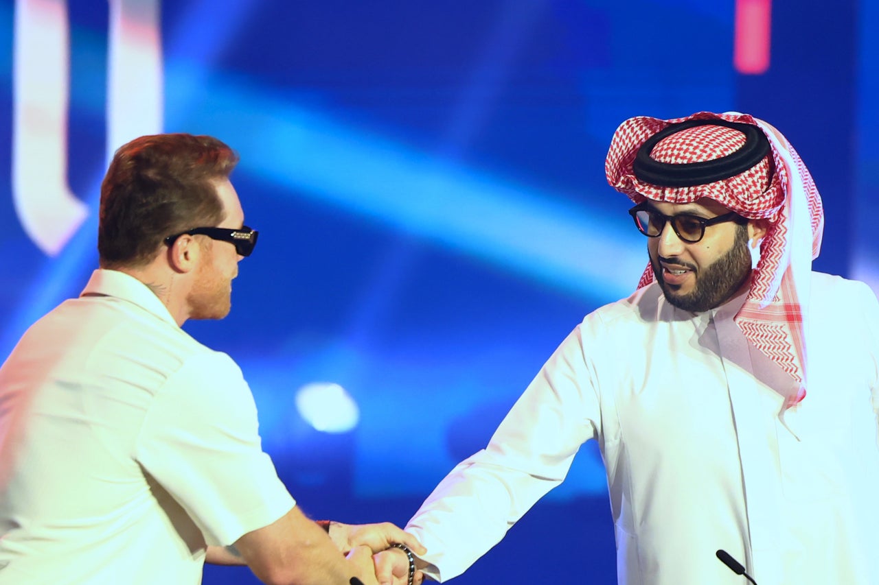 Canelo Alvarez (left) with Saudi adviser Turki Alalshikh in 2025 (Getty)