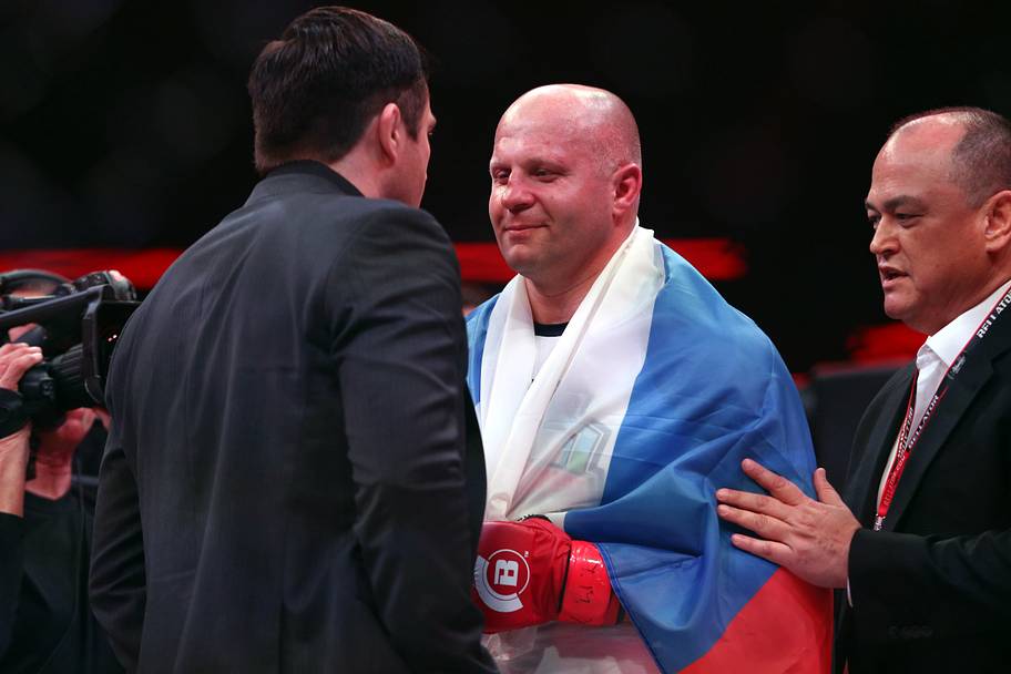Fedor Emelianeko (red gloves) defeats Frank Mir (blue gloves) during Bellator 198 at Allstate Arena.