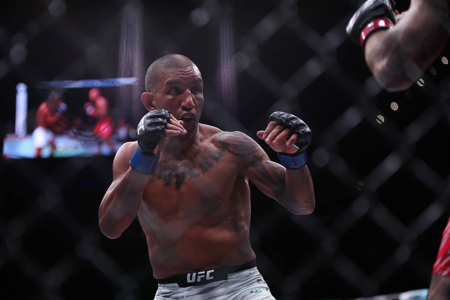 Cody Garbrandt (red gloves) fights Raoni Barcelos (blue gloves) during UFC Fight Night at State Farm Arena.