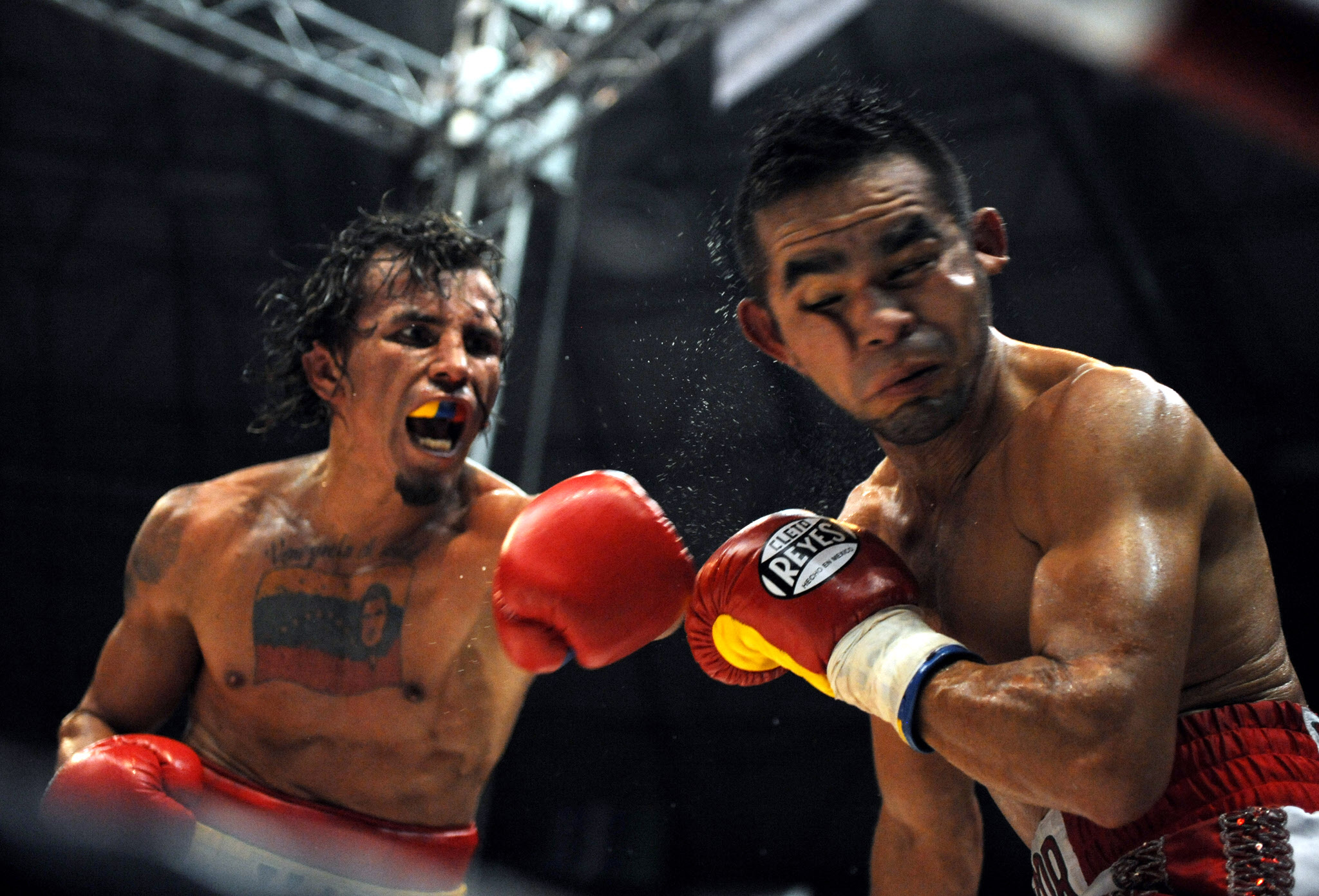 Venezuelan WBA lightweight world champion Edwin "El Inca" Valero (L) and Mexican challenger Hector Velasquez exchange blows during a fight for the WBA lightweight World Championship title in Caracas December 20, 2009. AFP PHOTO/JUAN BARRETO (Photo credit should read JUAN BARRETO/AFP via Getty Images)