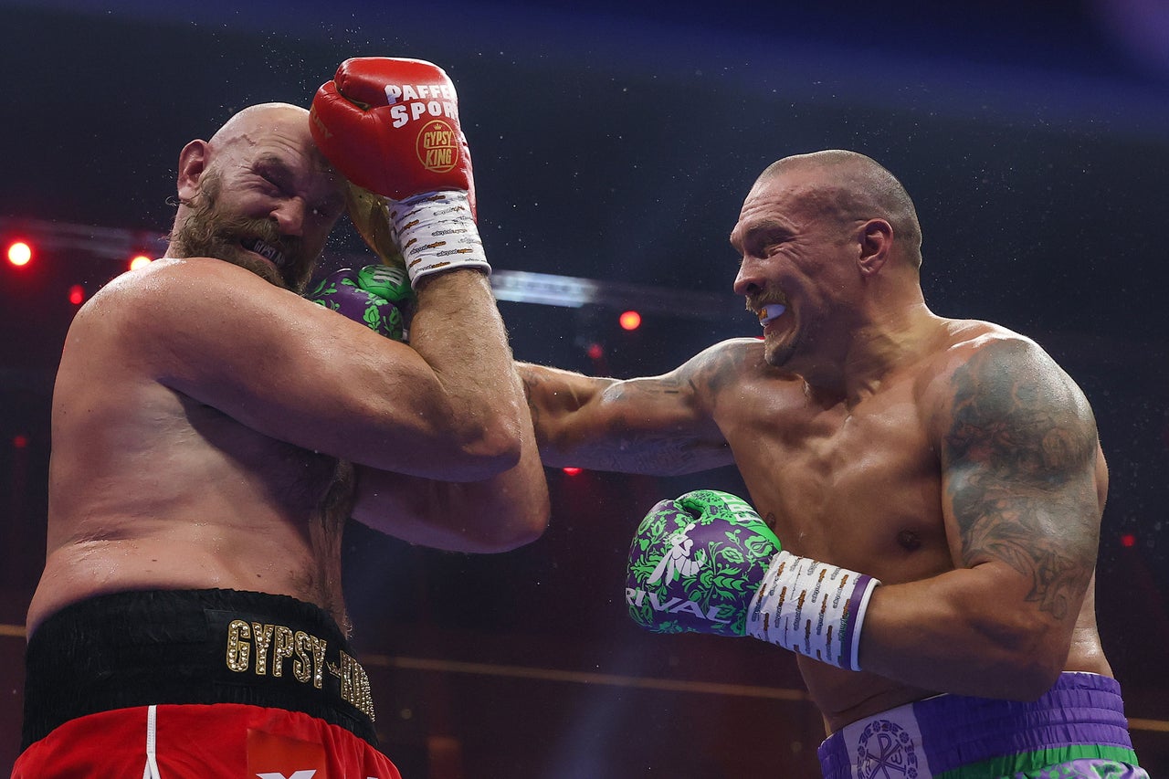 Oleksandr Usyk (right) and Tyson Fury during their second fight (Getty)