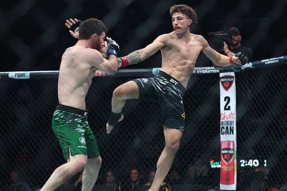 Quillan Salkilld (red gloves) fights Yanal Ashmouz (blue gloves) during UFC 316 at Prudential Center.