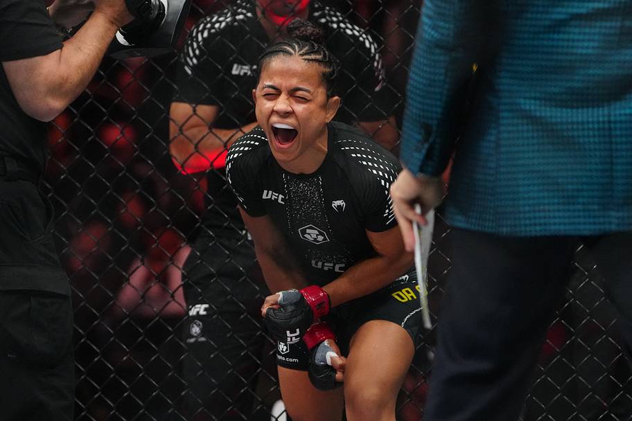 Natalia Silva (red gloves) reacts before the fight against Rose Namajunas (blue gloves) during UFC 324 at T-Mobile Arena.