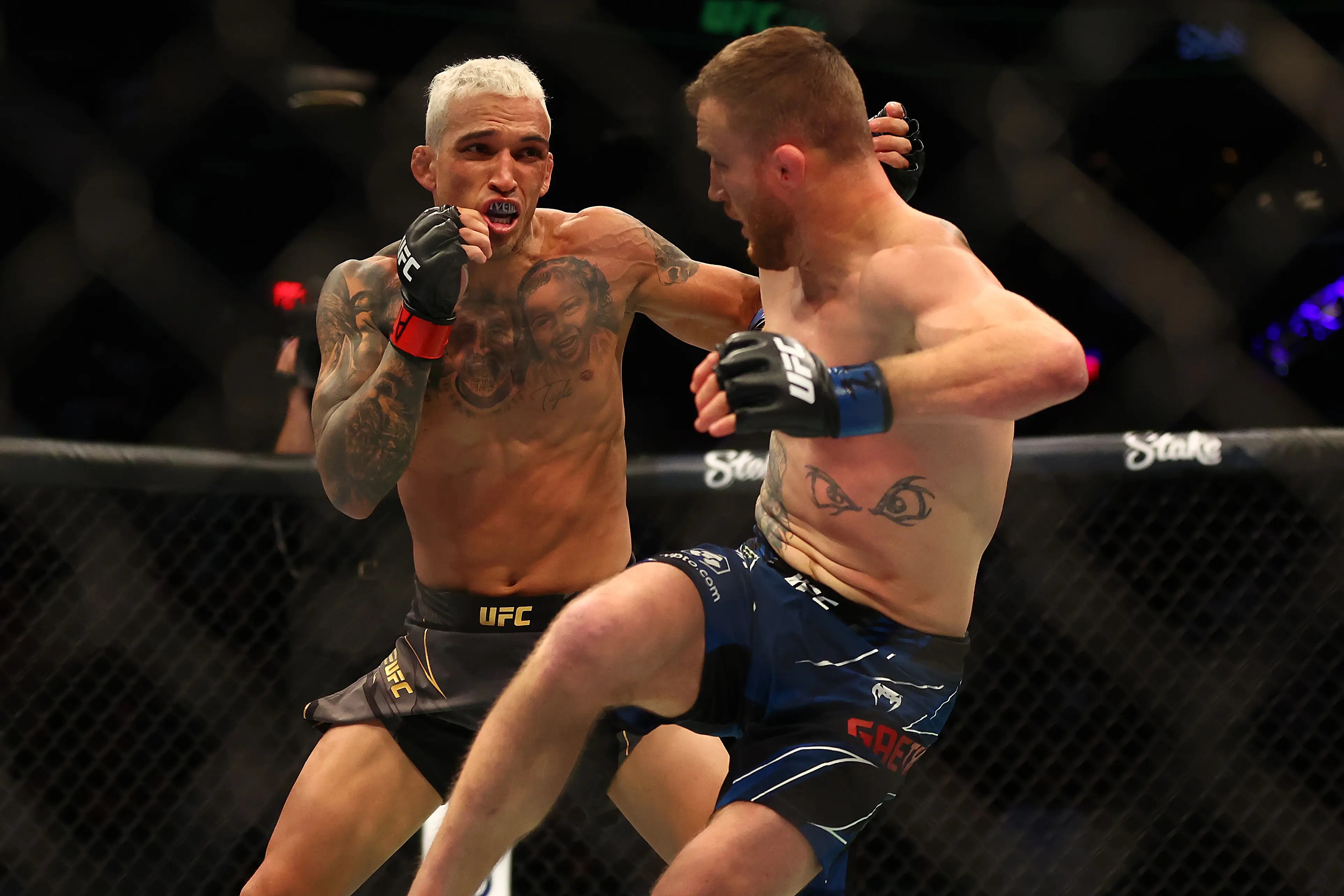 Charles Oliveira vs. Justin Gaethje at UFC 274
