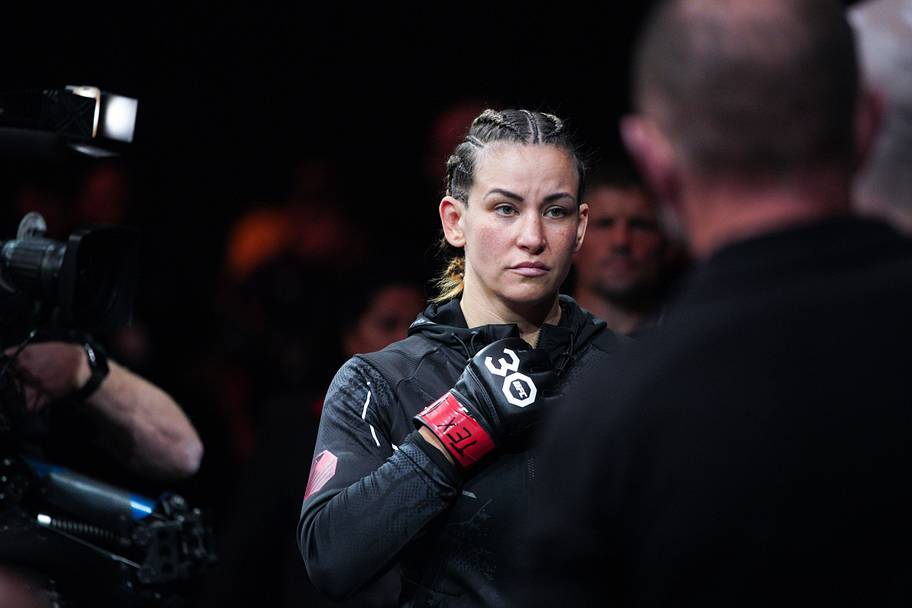 Miesha Tate (red gloves) fights Julia Avila (blue gloves) during UFC Fight Night at Moody Center.