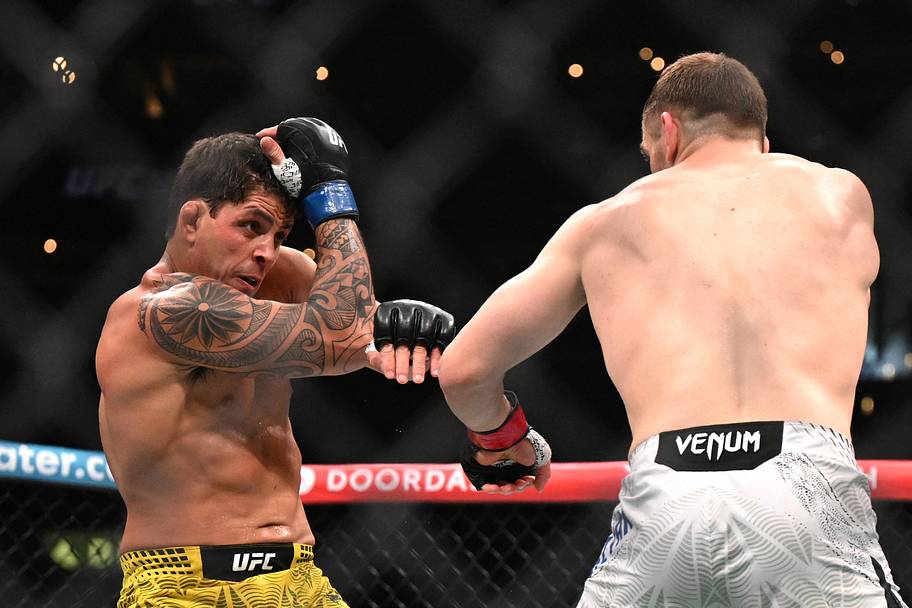 Brunno Ferreira (blue gloves) fights Edmen Shahbazyan (red gloves) during UFC 331 at Crypto.com Arena.