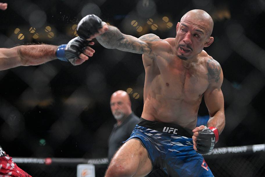 Jose Aldo (red gloves) fights Aiemann Zahabi (blue gloves) during UFC 315 at Bell Centre.