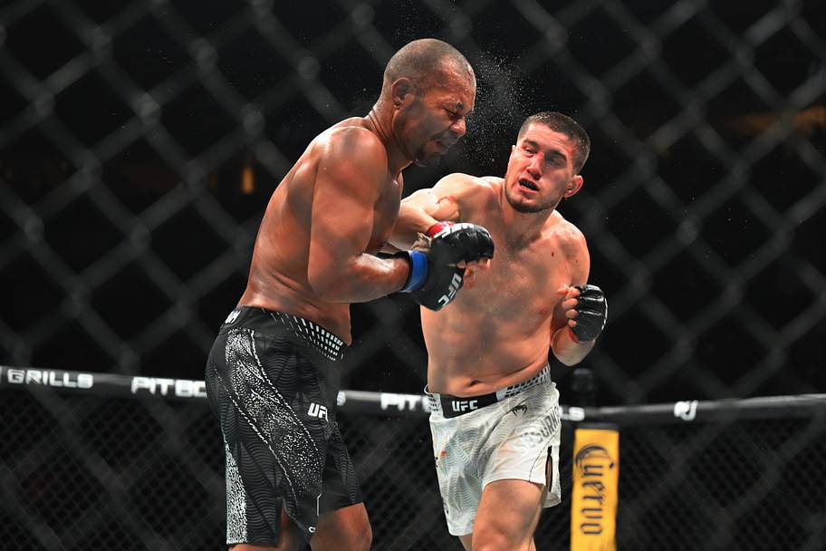 Baisangur Susurkaev (red gloves) fights Djorden Santos (blue gloves) during UFC 328 at Prudential Center.