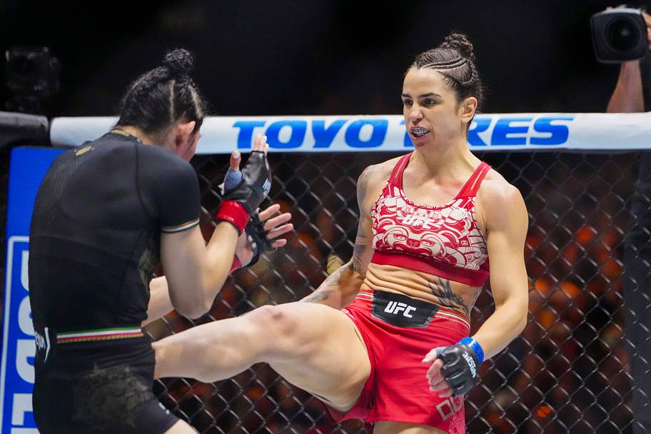 Irene Aldana (red gloves) fights Norma Dumont (blue gloves) during Riyadh Season Noche UFC 306 at The Sphere.