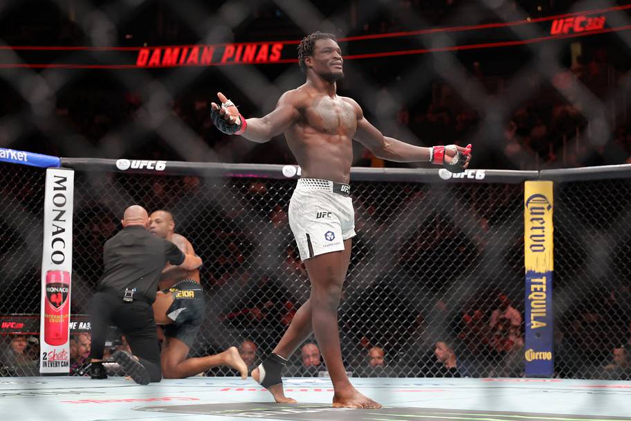 Damian Pinas (red gloves) celebrates after defeating Cesar Almeida (blue gloves) in a middleweight bout during UFC 329 at T-M
