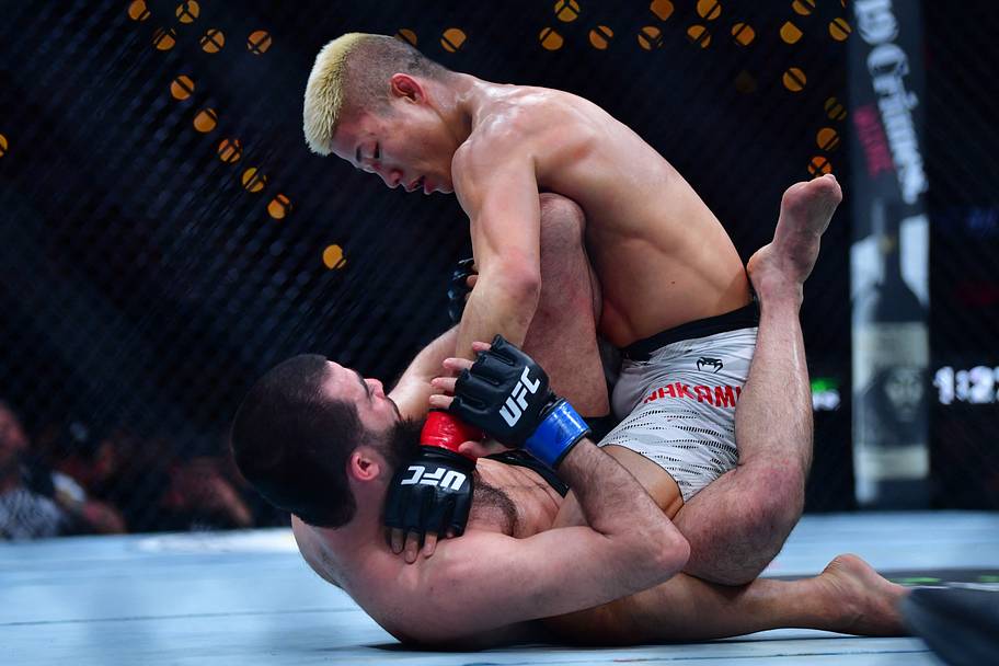 Rinya Nakamura (red gloves) fights Muin Gafurov (blue gloves) during UFC 311 at Intuit Dome.
