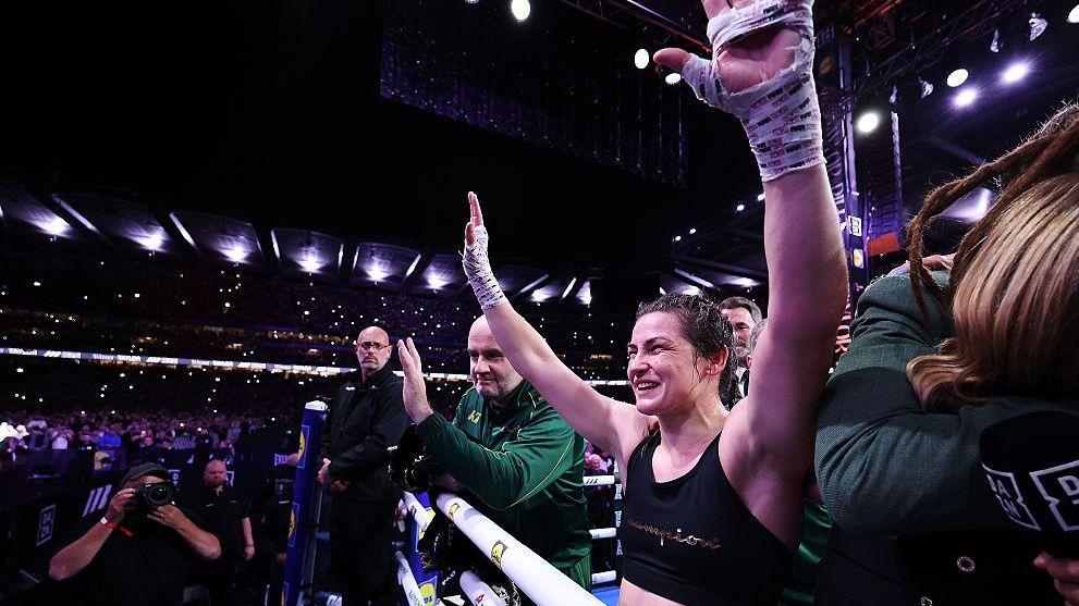 One of the best - boxing world reacts to Taylors farewell win