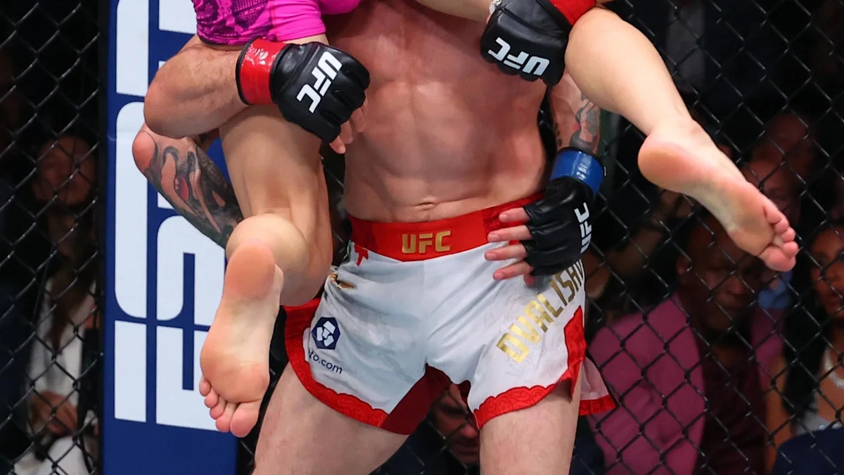 Cameraman tries to film UFC 333 open workouts, gets dropped by takedown-obsessed Merab (Video)